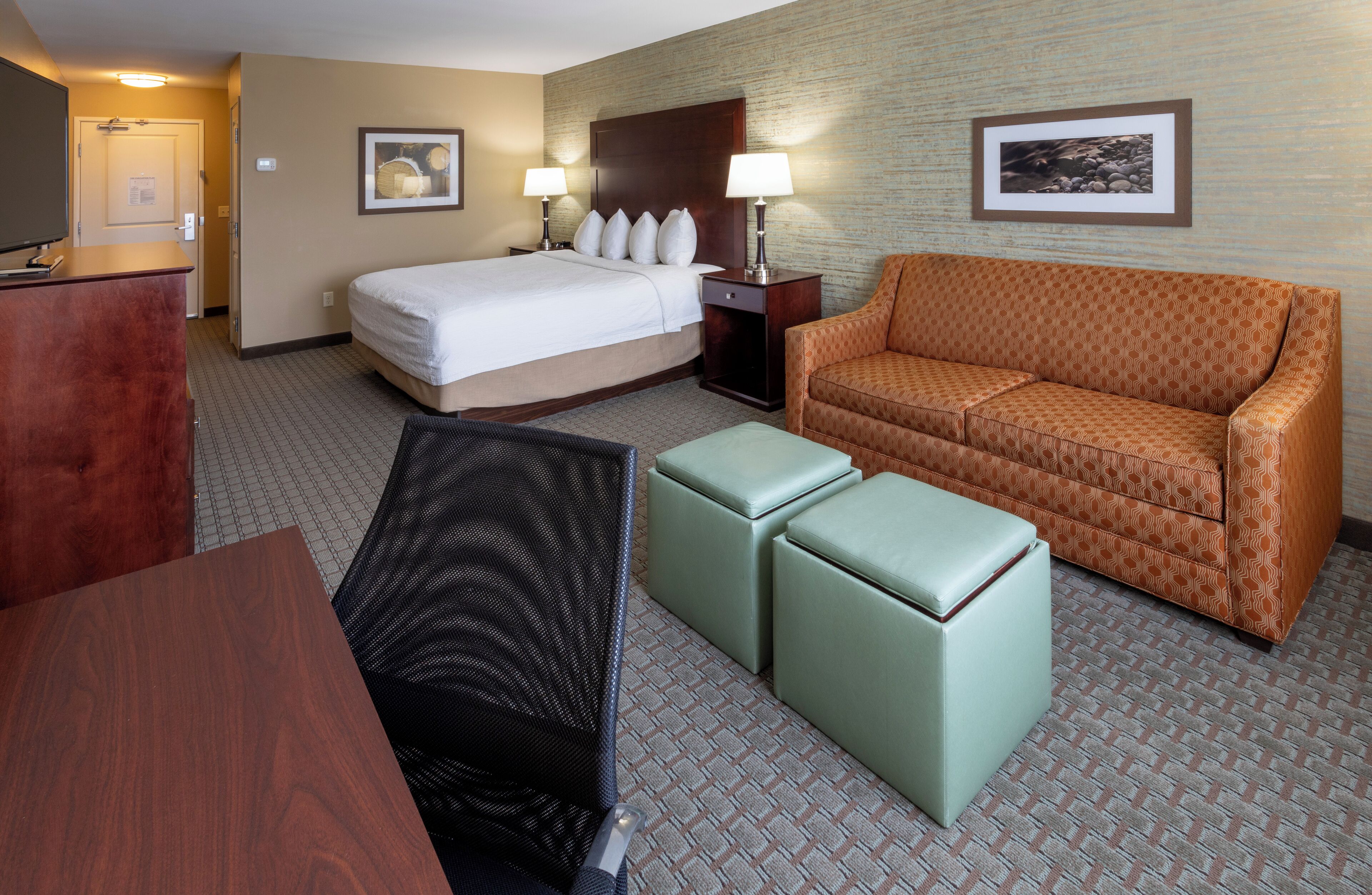 executive room, 1 king bed | desk, iron/ironing board, free cots/infant beds, free rollaway beds