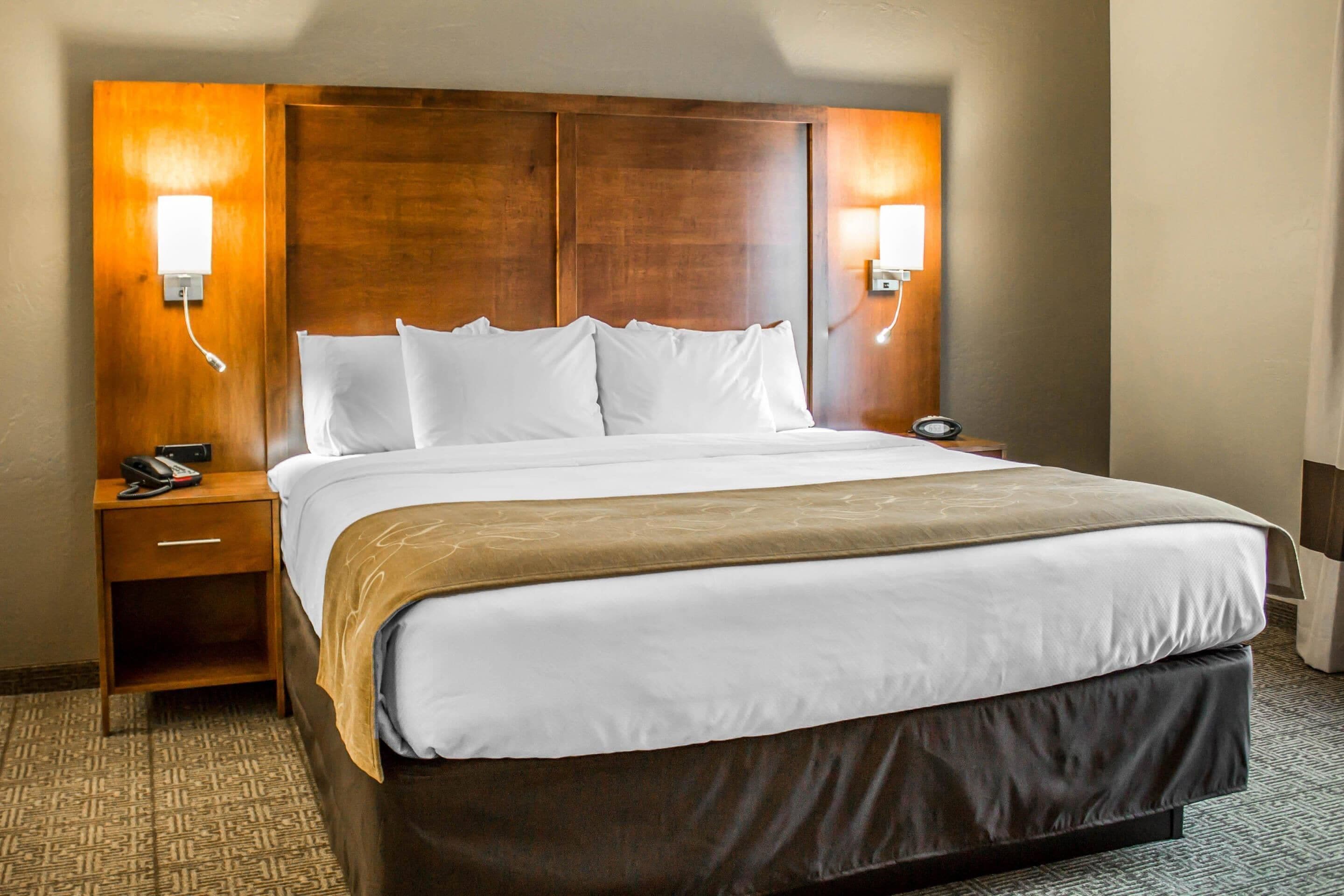Premium bedding, in-room safe, desk, laptop workspace