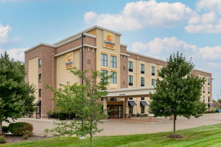 Exterior. Comfort Suites Hartville - North Canton