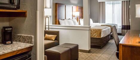 高級寢具、房內夾萬、書桌、手提電腦工作空間