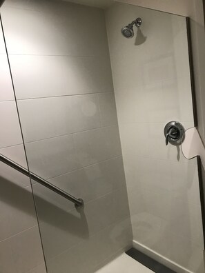 Bathroom shower - Comfort Suites Hartville - North Canton (Hartville)