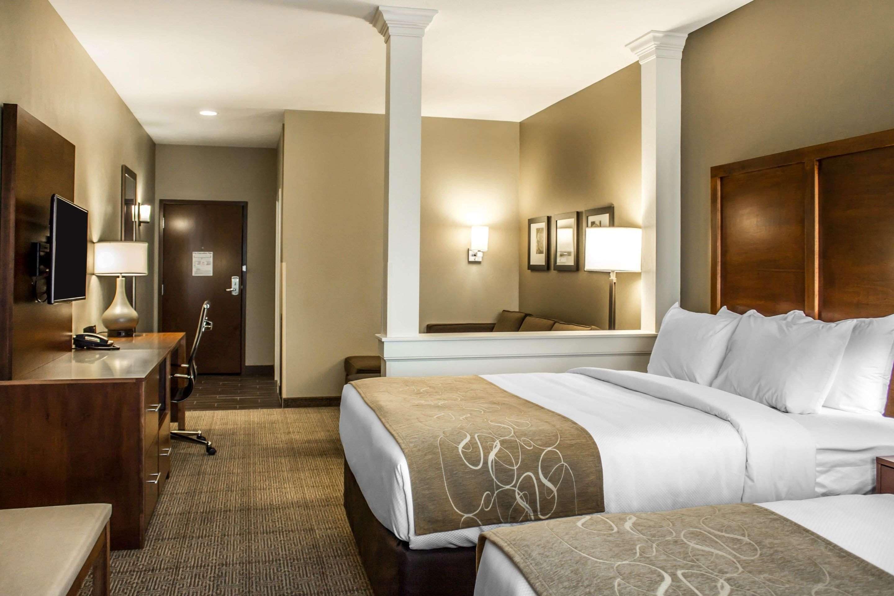 suite, multiple beds | premium bedding, in-room safe, desk, laptop workspace