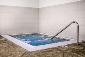 Indoor pool - Comfort Suites Hartville - North Canton (Hartville)