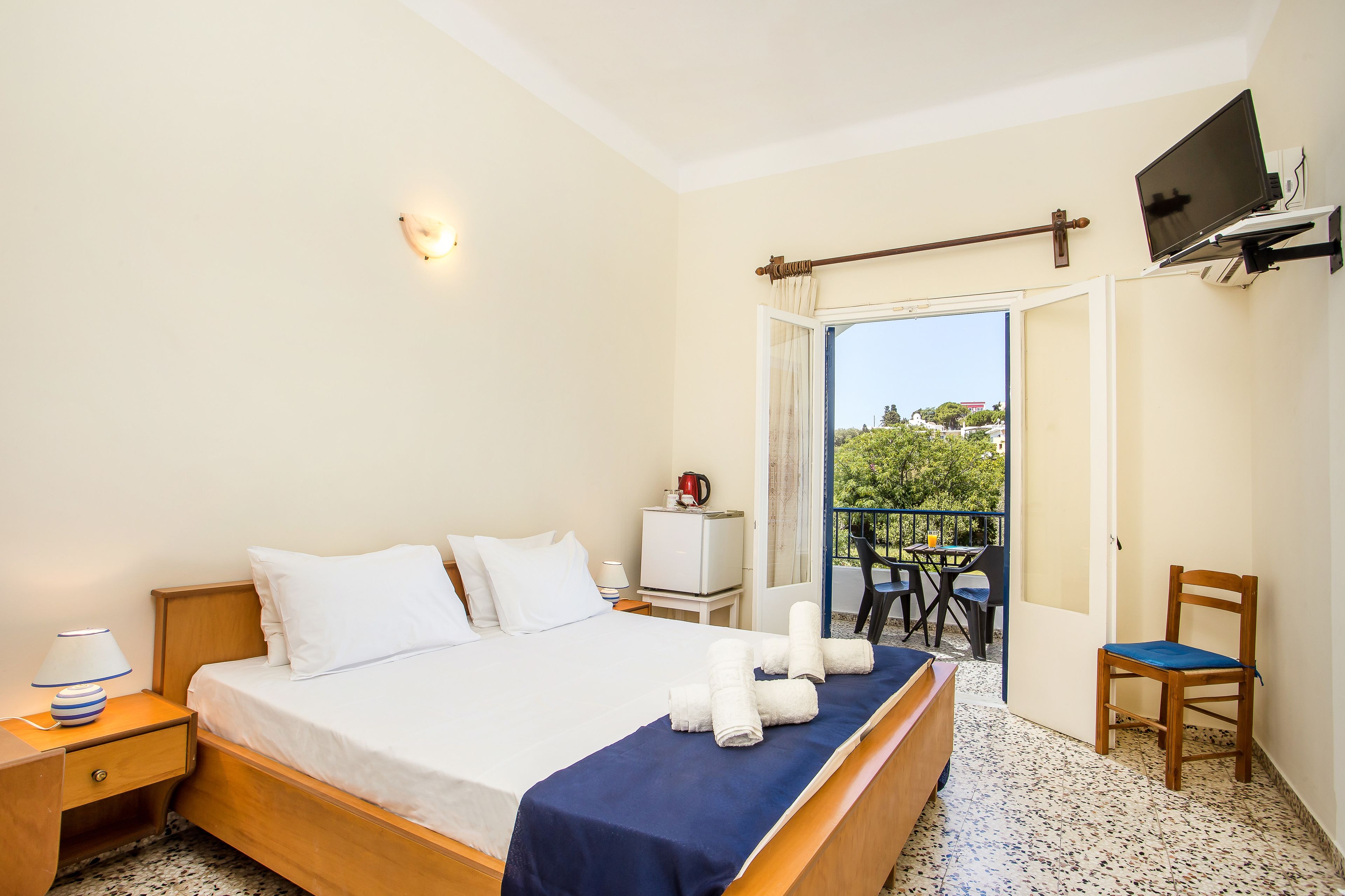 standard room | 1 bedroom, desk, free cots/infant beds, rollaway beds