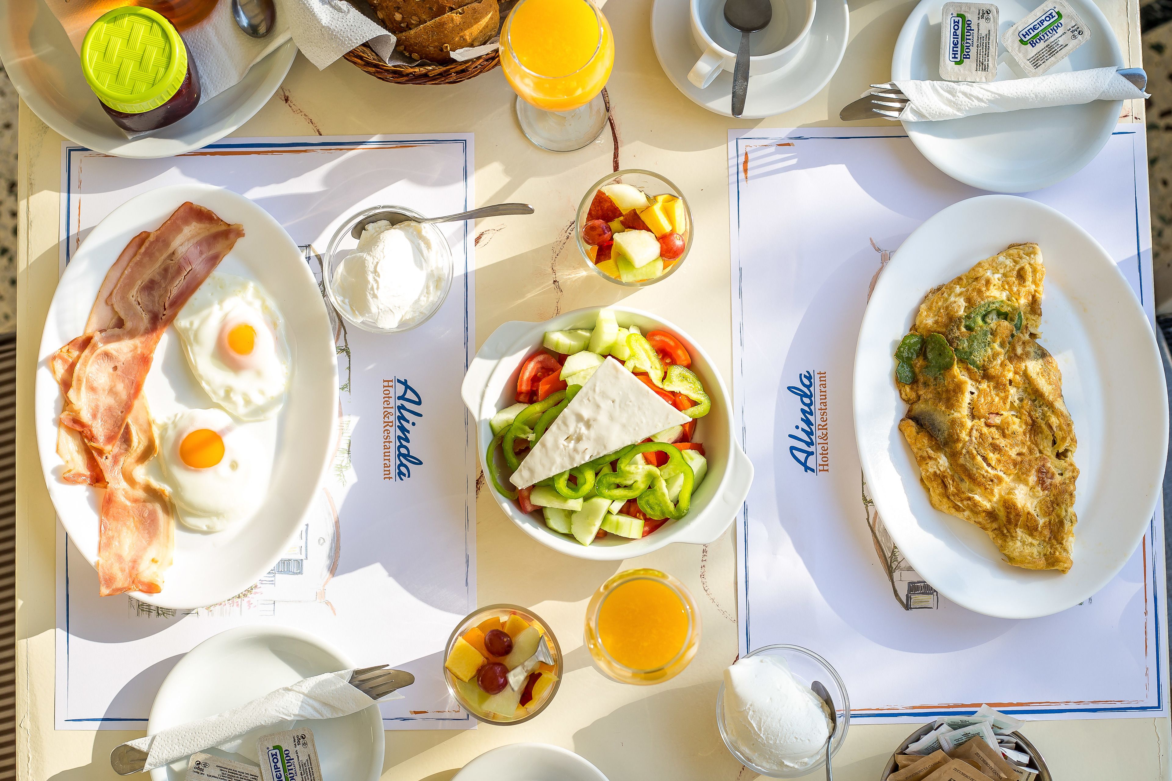 daily cooked-to-order breakfast (eur 10.00 per person)