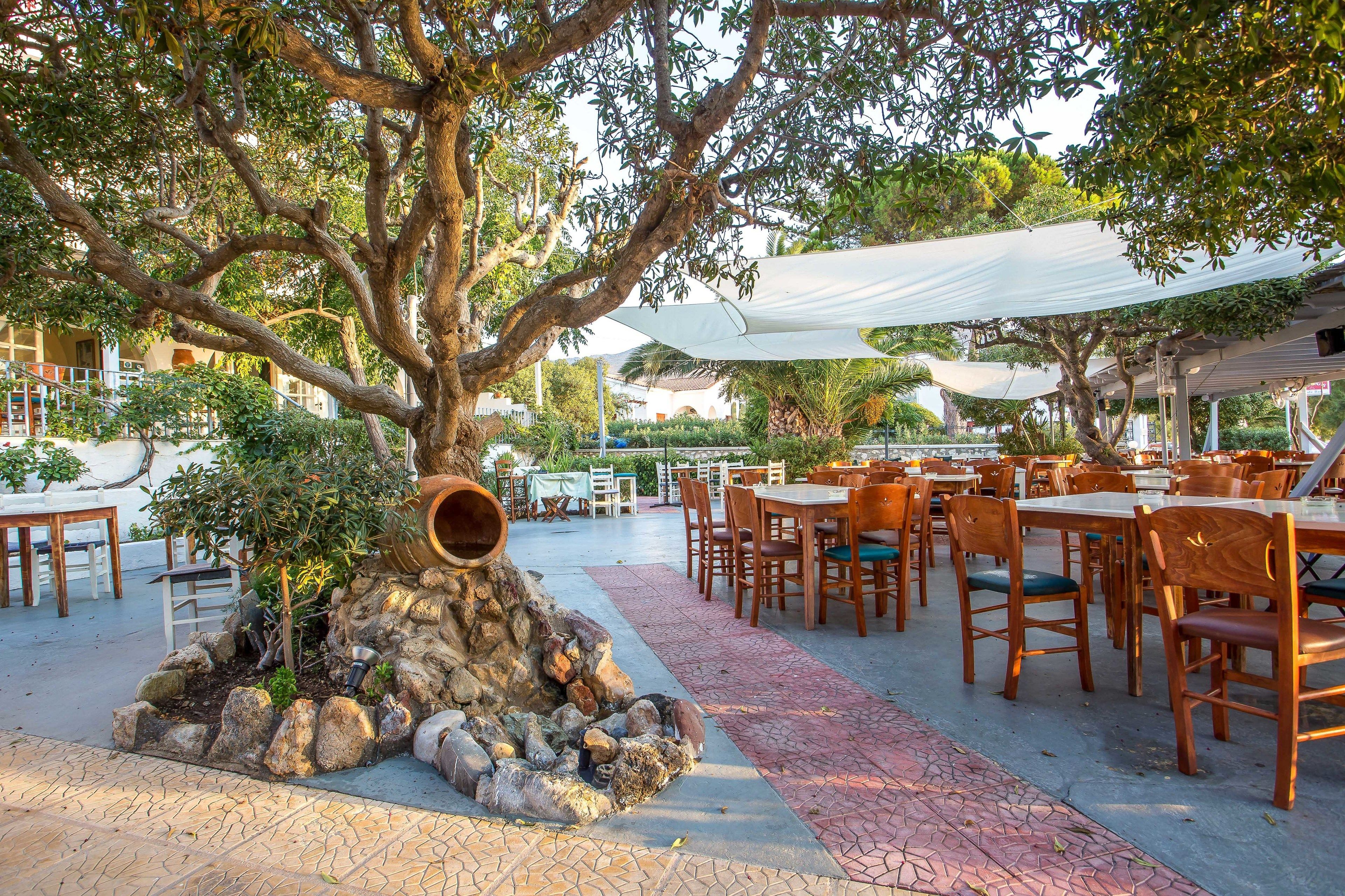 lunch and dinner served, greek cuisine