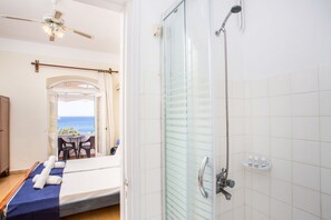 Shower, hair dryer, towels - Alinda Hotel (Leros)