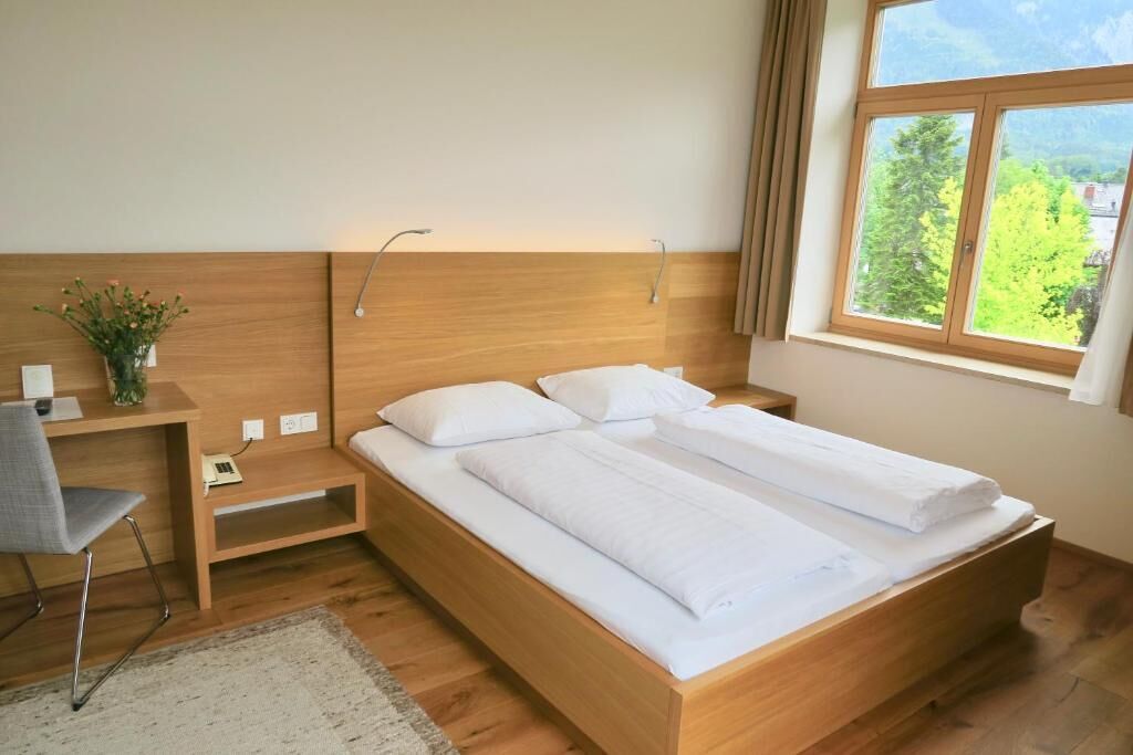 comfort double room, balcony | iron/ironing board, free cots/infant beds, free wifi, bed sheets
