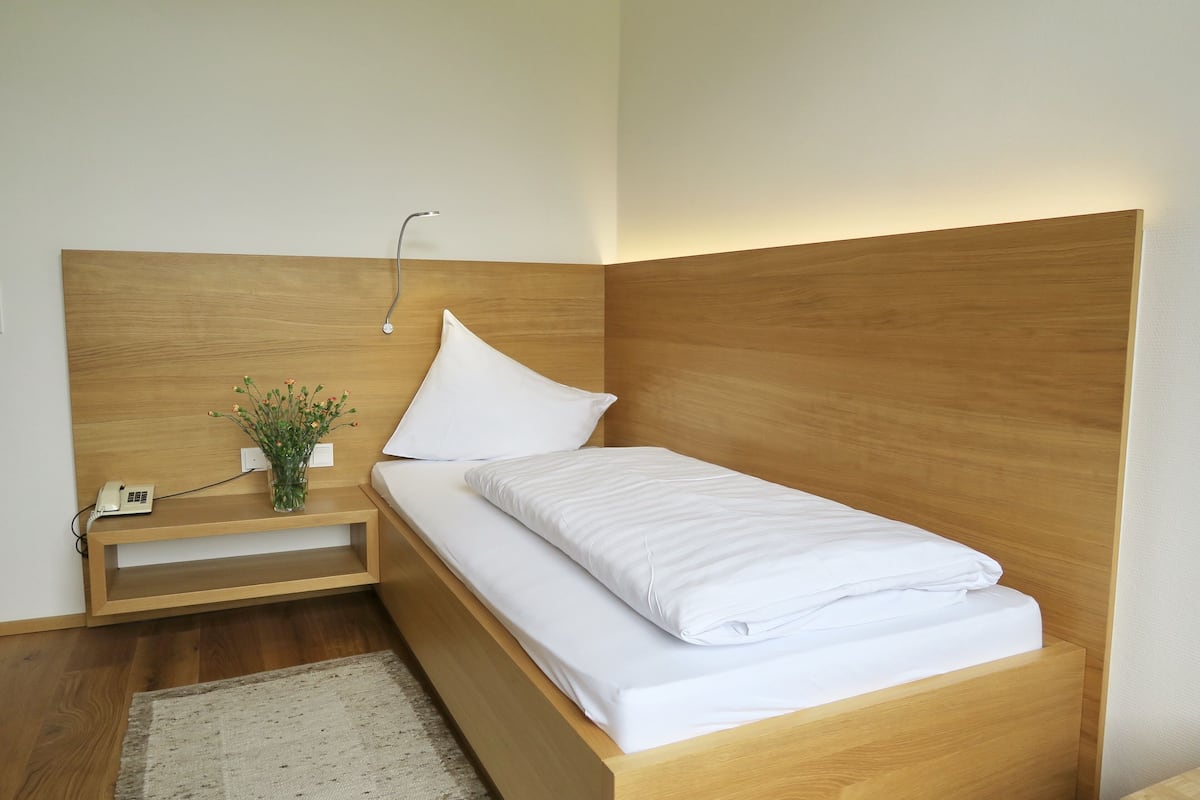 comfort single room | iron/ironing board, free cots/infant beds, free wifi, bed sheets