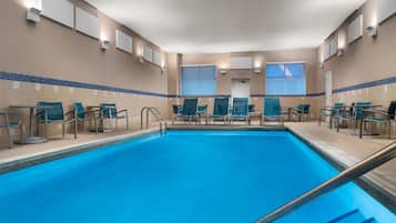 Una piscina cubierta