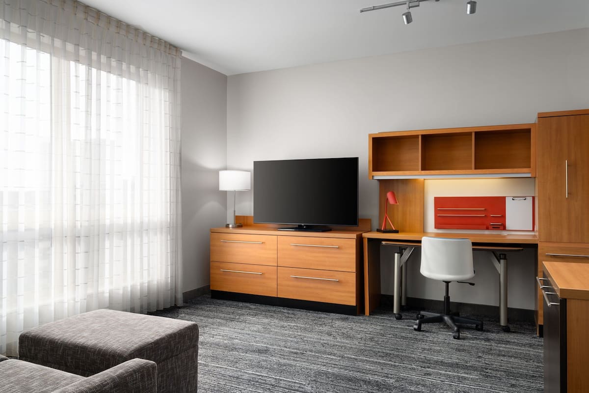 Studio, 1 kingsize bed met slaapbank, niet-roken | Een bureau, een laptopwerkplek, een strijkplank/strijkijzer