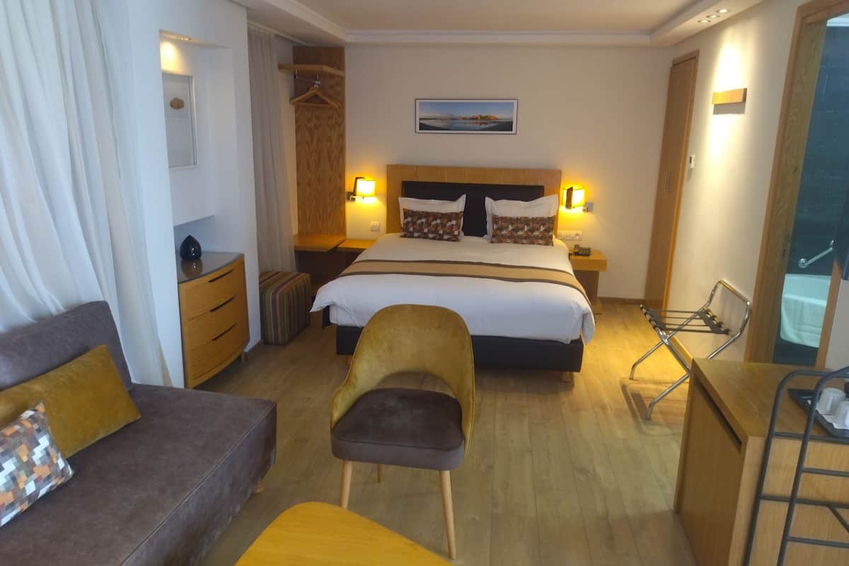 suite familiale avec terrasse | 1 bedroom, minibar, in-room safe, desk