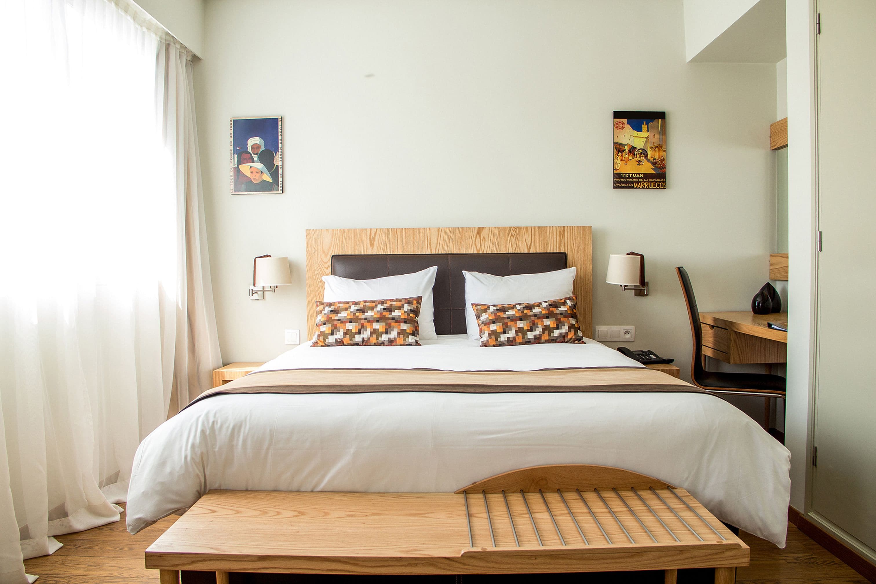 Chambre Affaires | Minibar, coffres-forts dans les chambres, bureau