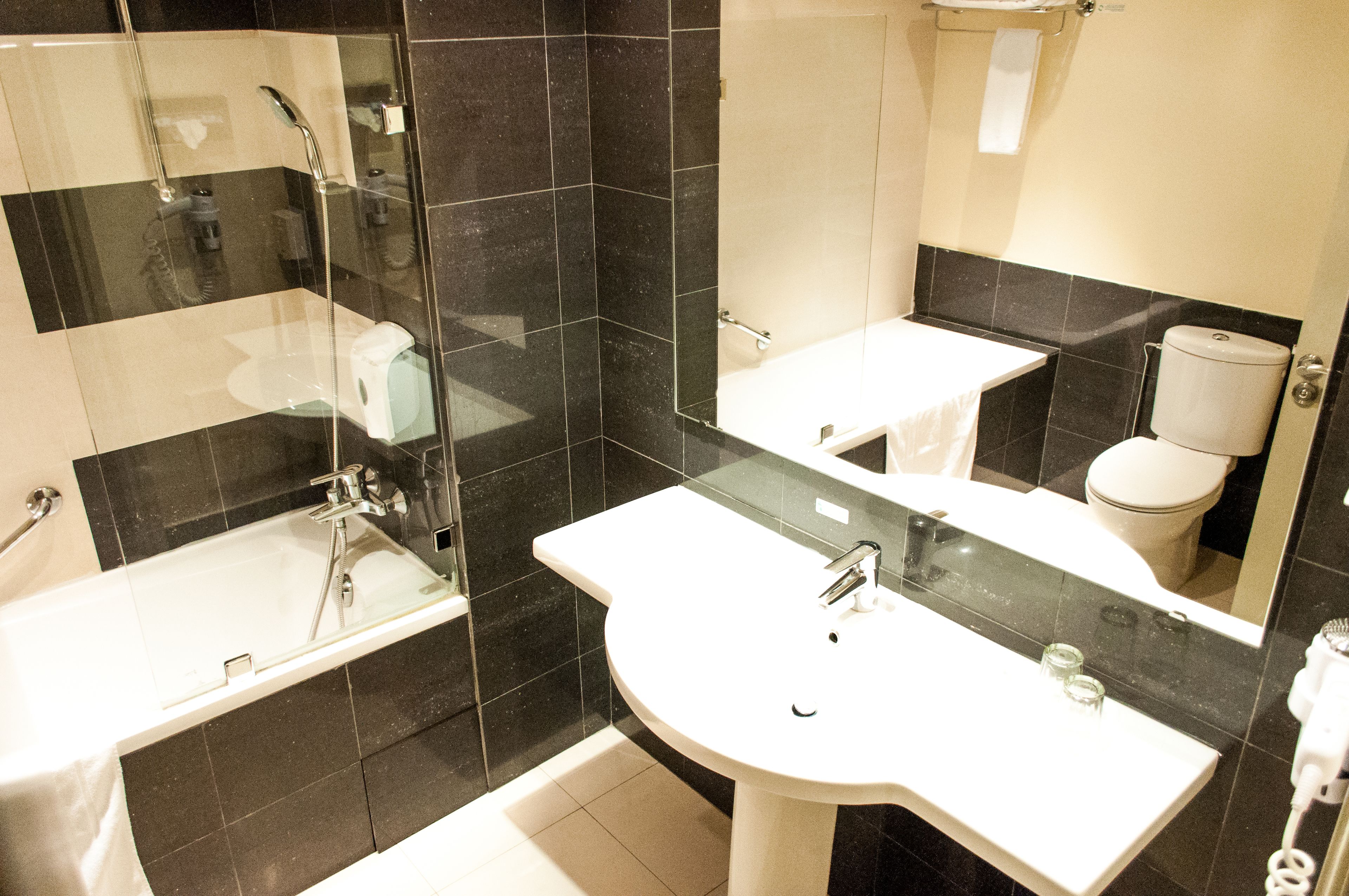 business room | bathroom | free toiletries, hair dryer, towels