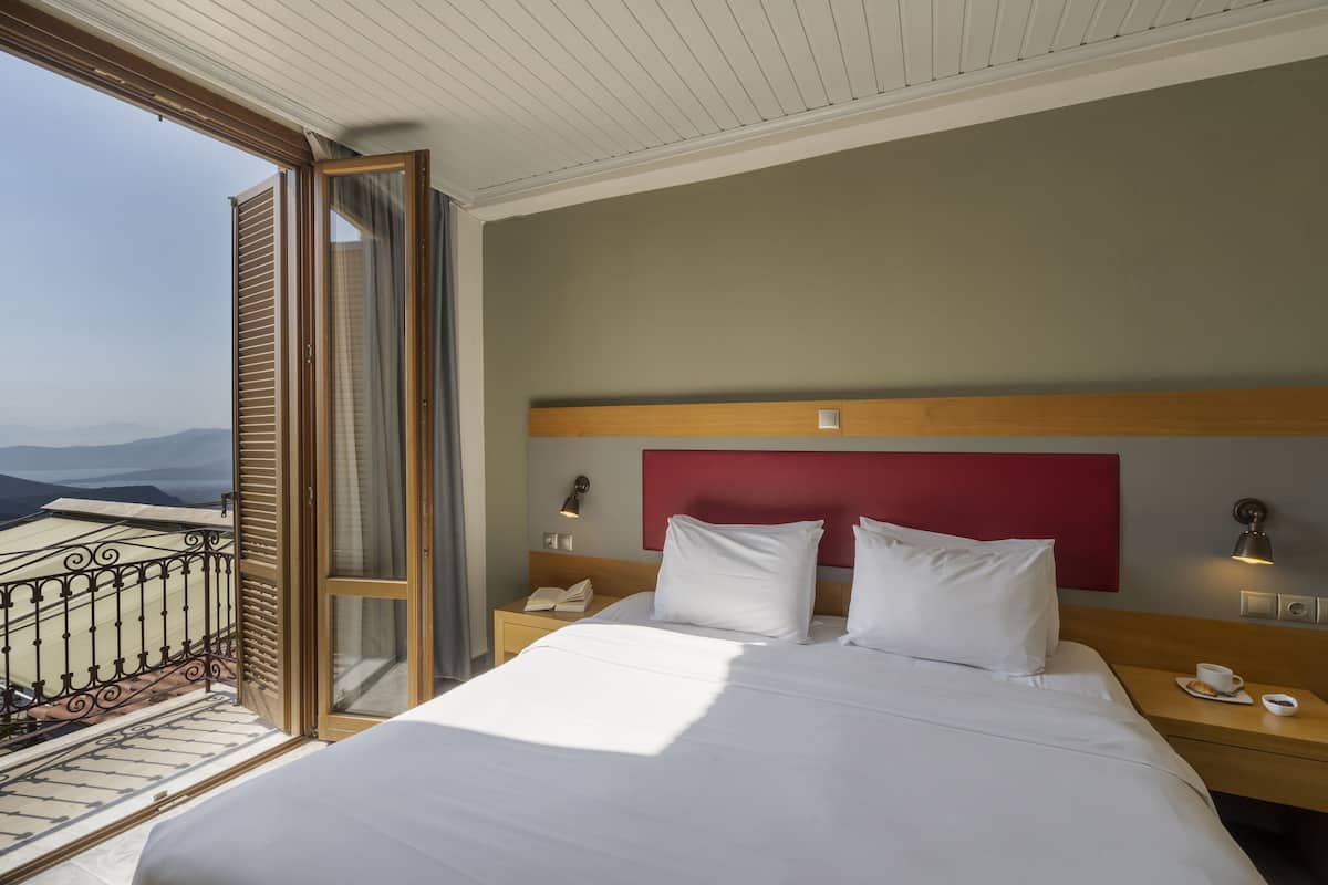 deluxe room, sea view (1-4 adults) | premium bedding, down duvets, desk, free cots/infant beds