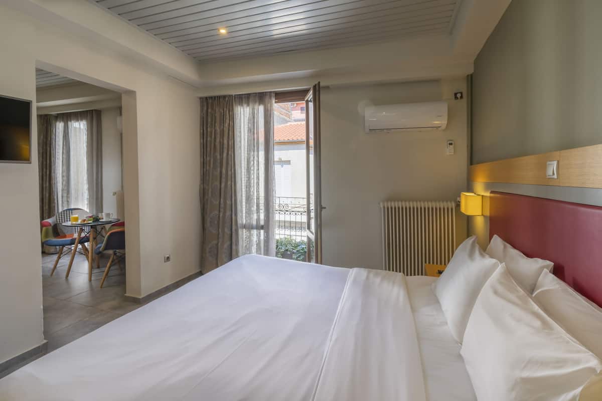 Suite - 1 soveværelse (Village View) | Premium-sengetøj, dundyner, skrivebord, gratis baby-/barnesenge