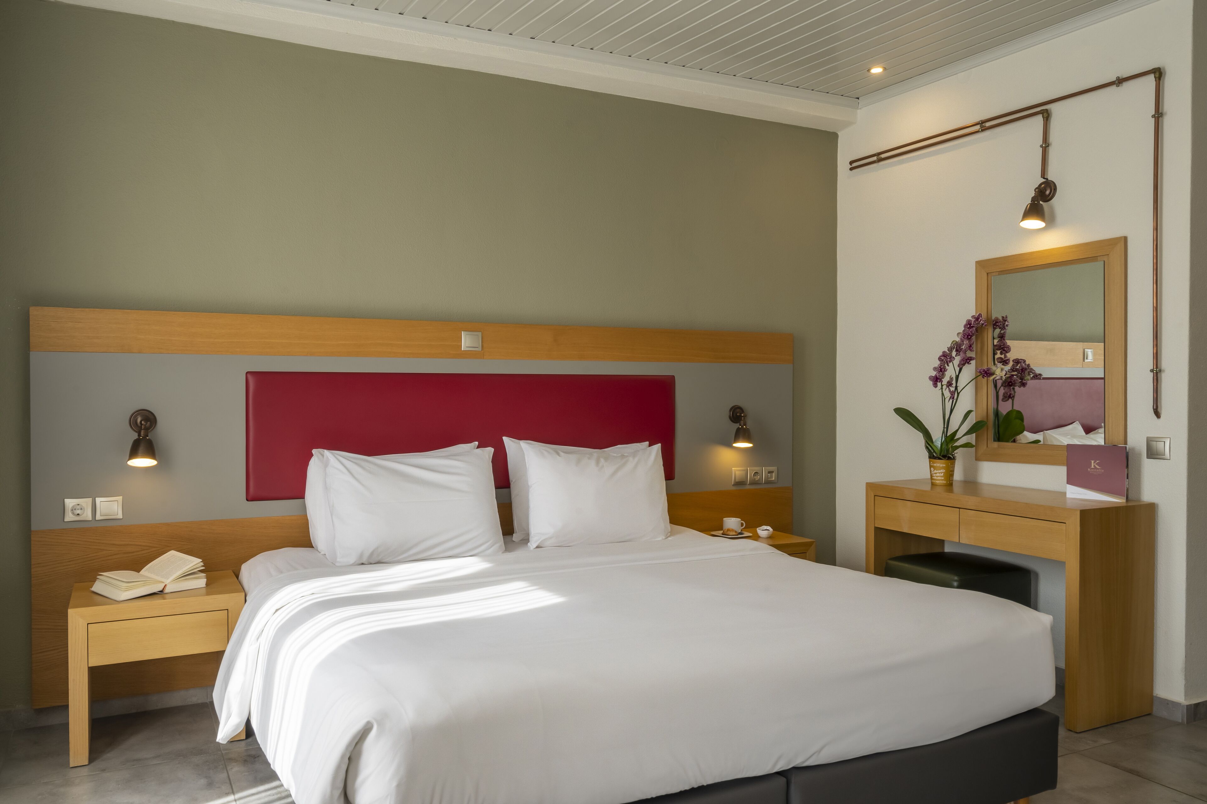 Deluxe-huone, merinäköala (1-4 adults) | Ylelliset vuodevaatteet, untuvapeitot, työpöytä, ilmaiset vauvansängyt