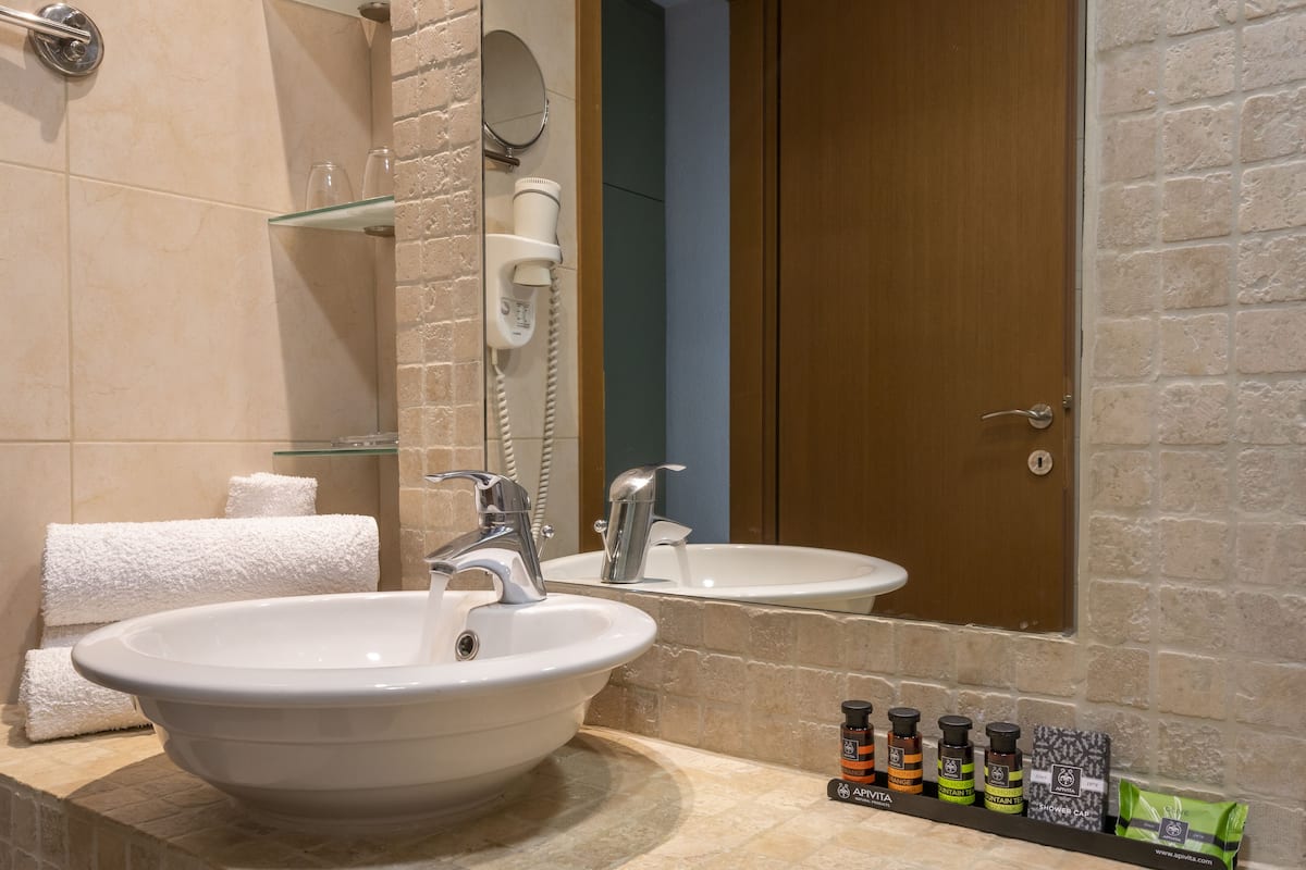 designer toiletries, hair dryer, towels