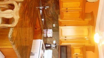 Departamento tradicional, 2 habitaciones, servicio de Concierge, frente al mar | Cocina privada | Refrigerador, microondas, parrilla de estufa y lavavajillas