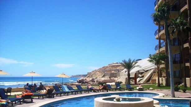 Outdoor pool - Beachfront Las Olas 2bdr Condo (San José del Cabo)
