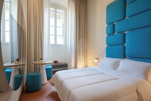 Minibar, in-room safe, desk, laptop workspace - Palazzo Graziani (Florence)