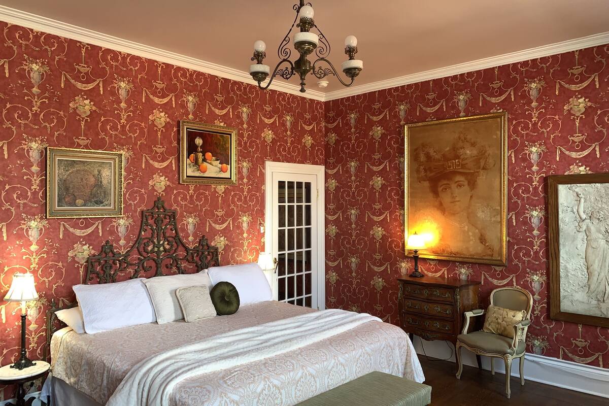 Signature Suite, 1 King Bed | Egyptian cotton sheets, premium bedding, individually decorated