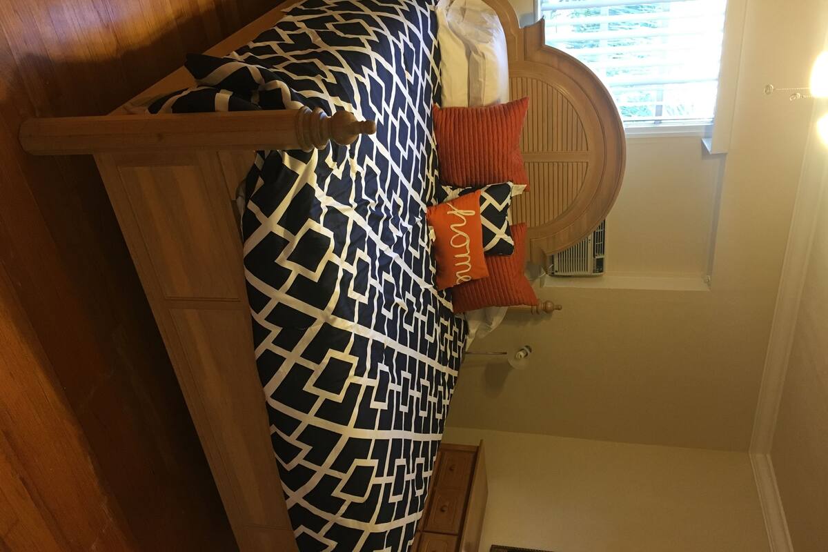 Deluxe Apartment, 1 Bedroom | 1 bedroom, iron/ironing board, WiFi (free), individually decorated
