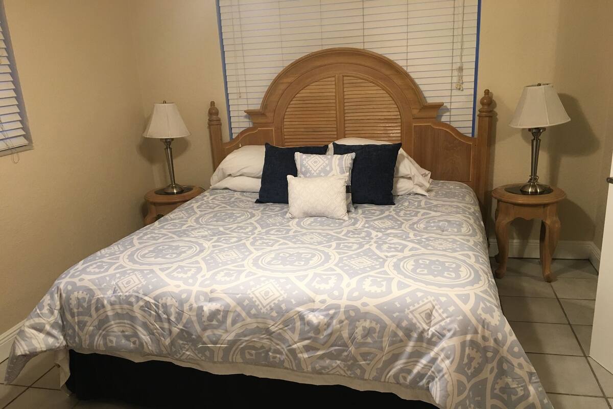 Standard Apartment, 1 Bedroom, Garden View | 1 bedroom, iron/ironing board, WiFi (free), individually decorated