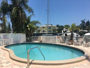 Hồ bơi ngoài trời 