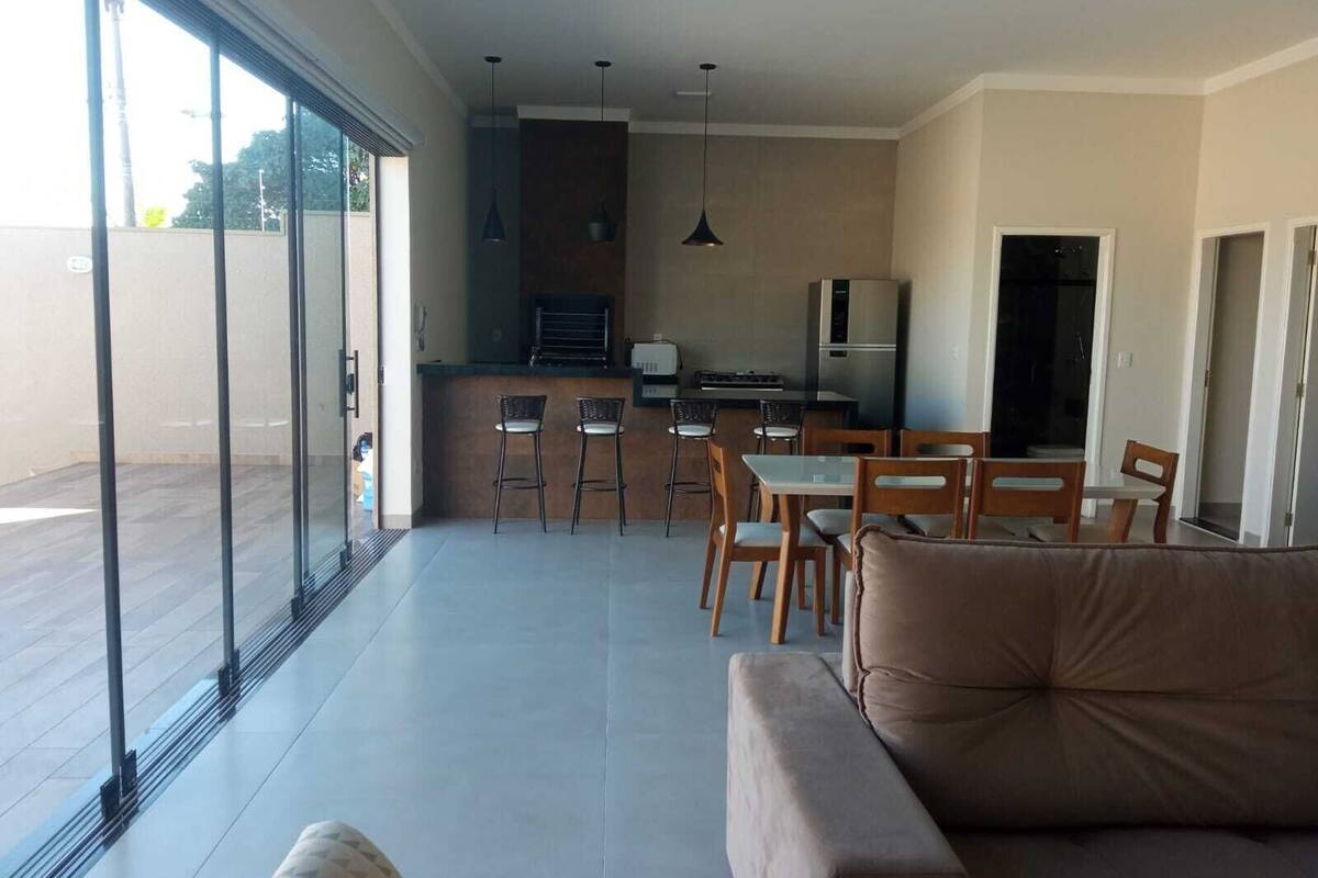 Casa na Cidade a 5km do Hotel - P/12 pessoas | 1 bedroom, minibar, soundproofing, iron/ironing board