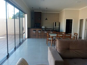 Casa na Cidade a 5km do Hotel - P/12 pessoas