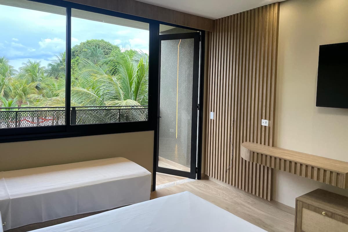 Premium Suite | 1 bedroom, minibar, soundproofing, iron/ironing board