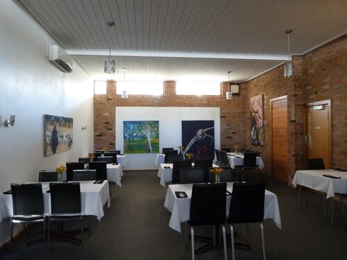 William Macintosh Motor Lodge