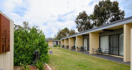 William Macintosh Motor Lodge