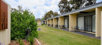 William Macintosh Motor Lodge
