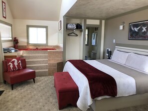 7. Honeymoon Suite (No Pets) Jetted Tub | Premium bedding, individually decorated, individually furnished - Wheeler on the Bay Lodge & Marina (Wheeler)