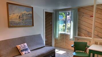 C12. Captain's Quarters (No Pets) | Premium bedding, individually decorated, individually furnished