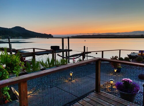 Wheeler on the Bay Lodge & Marina