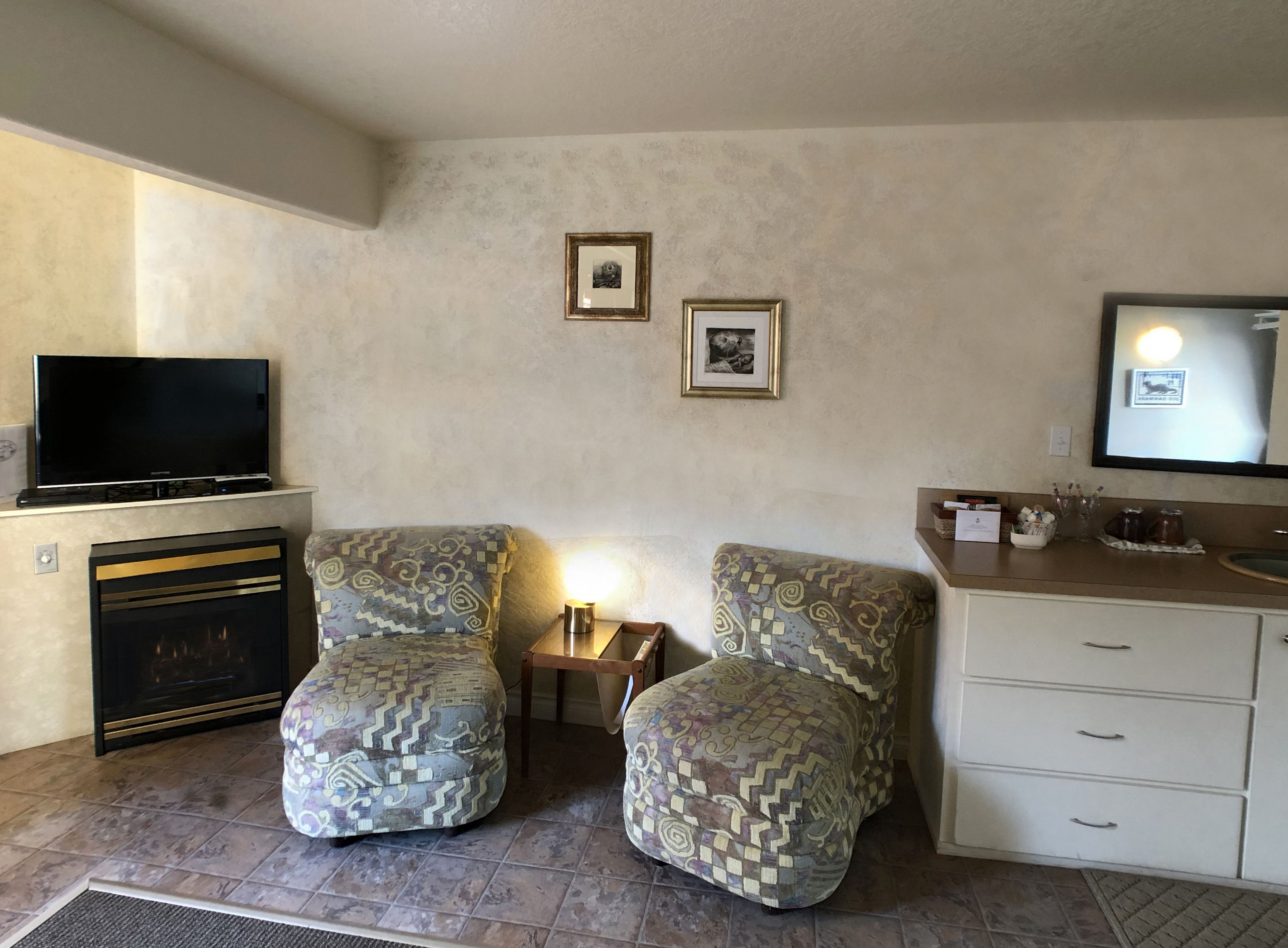 6. otter (no pets) | living area