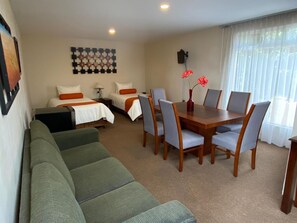 Master Suite | Schreibtisch, schallisolierte Zimmer, Bügeleisen/Bügelbrett