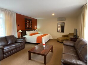 Master Suite | Schreibtisch, schallisolierte Zimmer, Bügeleisen/Bügelbrett