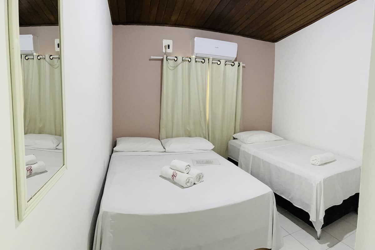 Habitación triple estándar | 1 habitación, tabla de planchar con plancha, wifi gratis y ropa de cama