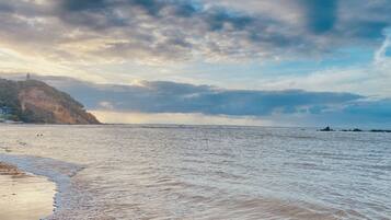 Perto da praia, areia branca