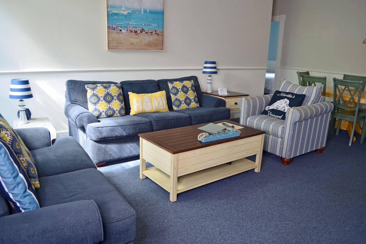 Suite, 2 Bedrooms | 1 bedroom, iron/ironing board, free WiFi, individually decorated