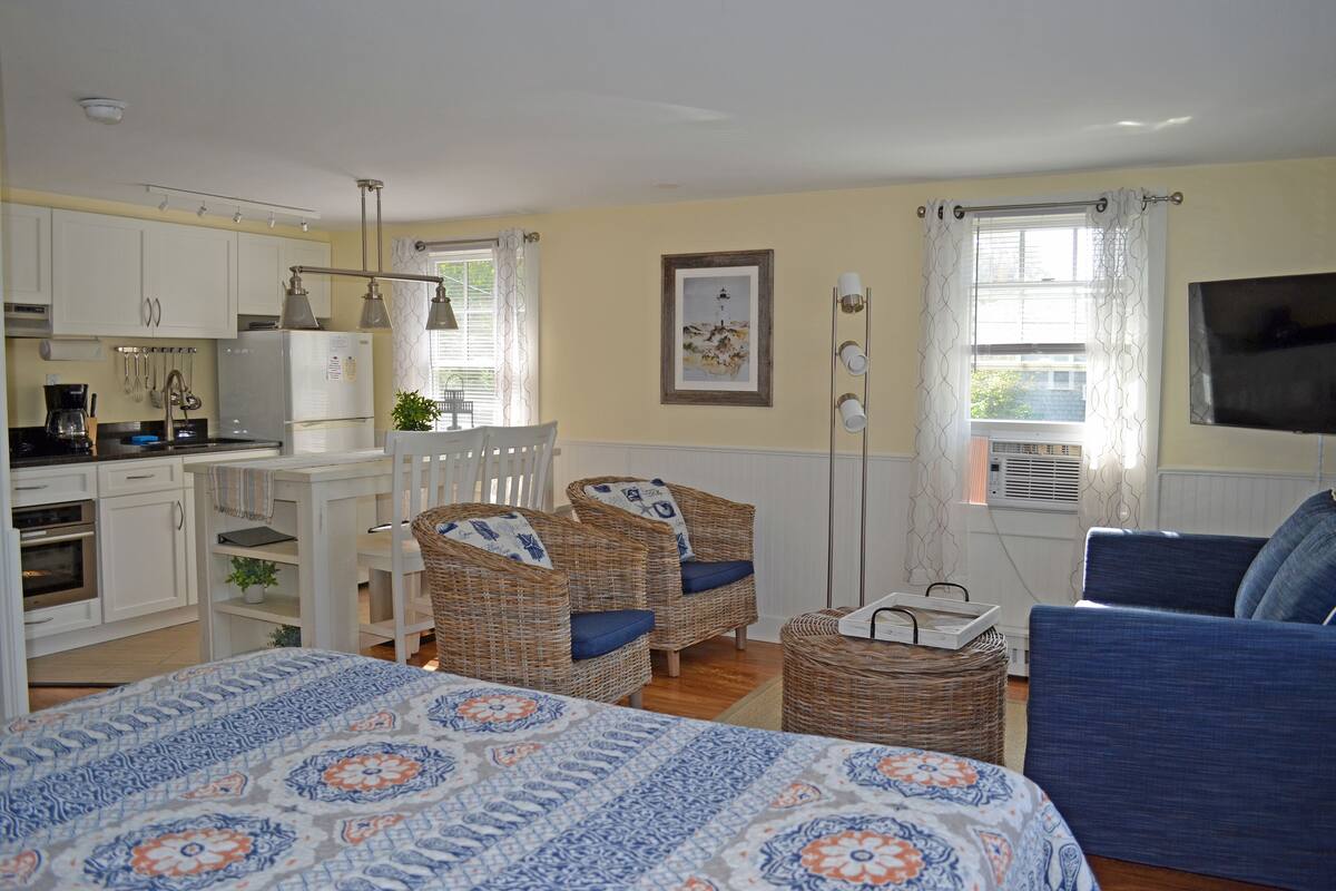 Studio | 1 bedroom, iron/ironing board, free WiFi, individually decorated