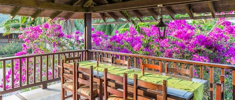 Aperto a colazione, pranzo e cena, frutti di mare