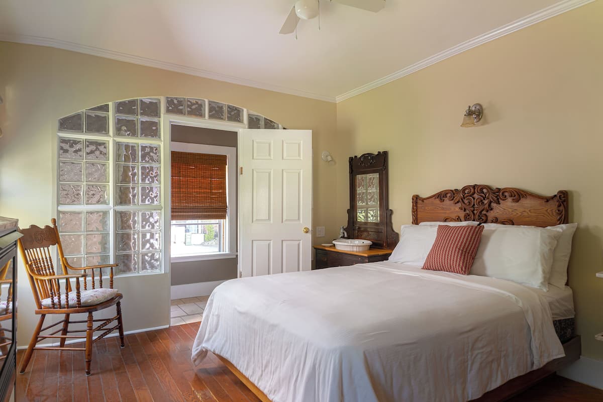 Standard Room, 1 Queen Bed, Fireplace