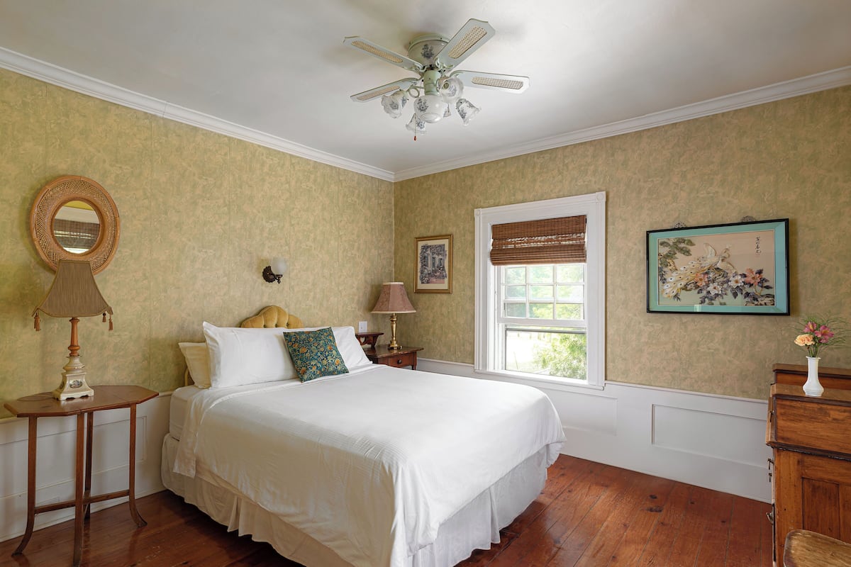 Suite, 2 Bedrooms, Fireplace