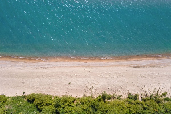 Beach nearby, white sand, fishing