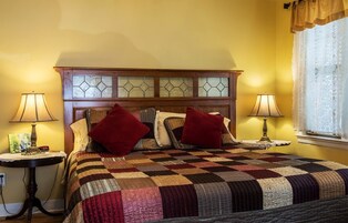 Premium Suite, 1 King Bed, Jetted Tub | Premium bedding, free WiFi